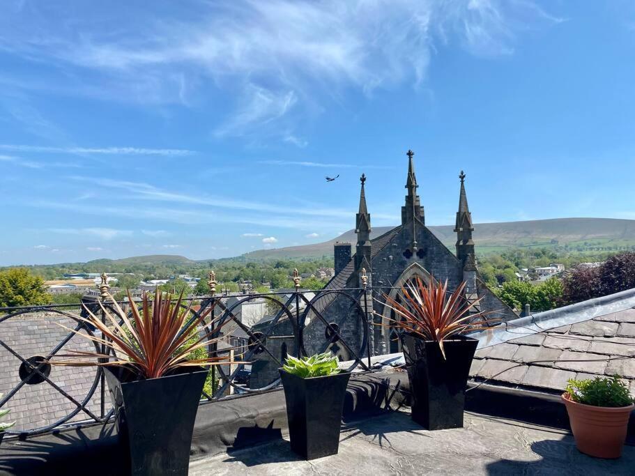 Boutique Penthouse Apartment With Rooftop Terrace Clitheroe Exterior photo