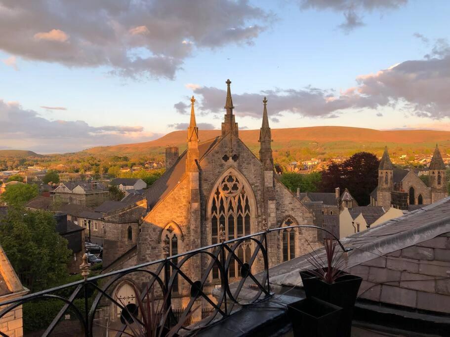 Boutique Penthouse Apartment With Rooftop Terrace Clitheroe Exterior photo